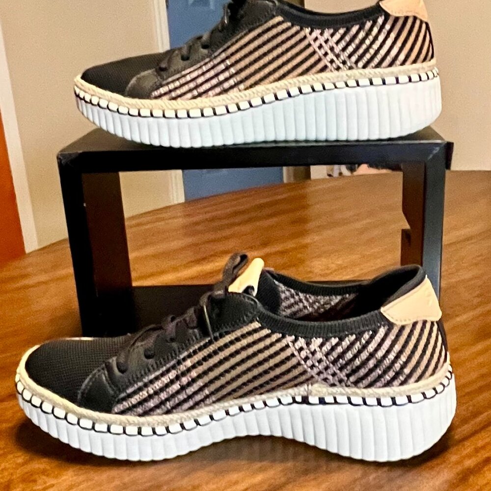 Skechers Wilshire Blvd Breezy Stroll Sneakers w/ Air-Cooled Memory Foam Size 8.5 - Picture 3 of 7